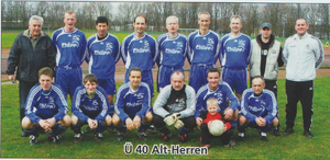 Oben von links: Rudi Koppers, Klaus Gröning, Werner Hurtig, Michael Krafzik, Jörg Becker, Dieter Plöger, And-reas Krahe, Thomas Kaminski Hockend von links: Stephan Rasche, Reik Pollberger, Athanasios Grammatikas, Man-fred Schmid, Martin Skubiki, Mustafa Basaran