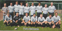 Oben von links: E. Littek, B. Krahe, H. Hopp, Th. Schmidtmeier, J. Andresen, W. Warncke, R. Markic, U. Chili, D. Luig. Hockend von links: G. Schalt, P. Voss, A. Lübeck, A. Steinegg, K. Hildebrand, M. Kas-parek, M. Schmidtmeier