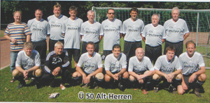Oben von links: E. Littek, B. Krahe, H. Hopp, Th. Schmidtmeier, J. Andresen, W. Warncke, R. Markic, U. Chili, D. Luig. Hockend von links: G. Schalt, P. Voss, A. Lübeck, A. Steinegg, K. Hildebrand, M. Kas-parek, M. Schmidtmeier